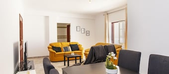 W 03 - Bedroom 3 in Topside Luz Guesthouse