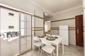 House | 1 bedroom - W 03 - Bedroom 3 in Topside Luz Guesthouse (Lagos)
