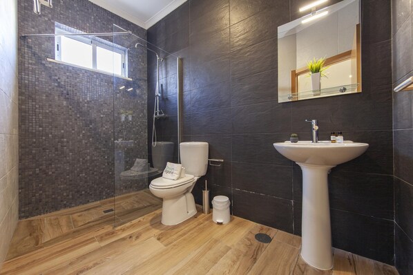 House | 1 bedroom - HH 03 - Bedroom 3 in Olive Hills Guesthouse (Silves)