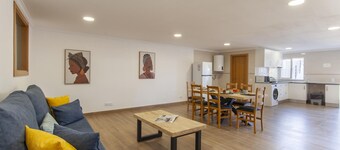 HH 06 - 2 Bed Apartment in Olive Hills Guesthouse