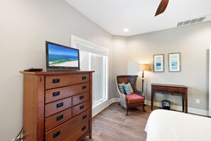 Iron/ironing board, free WiFi, bed sheets - Villas Belvedere B by Liquid Life (Perdido Key)