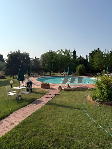 Apartment 'Petit Verdot' mit Gemeinschaftspool, privater Terrasse und Garten