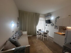 TV, ping pong - AMA Calaverde C – Holiday homes near the sea in Pula, Southern Sardinia (Santa Margherita di Pula)