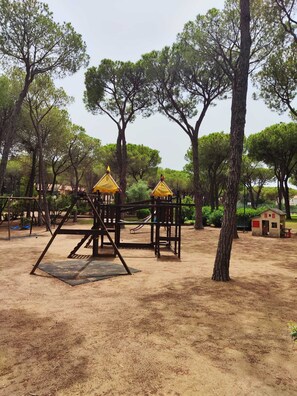 Children’s area - AMA Calaverde C – Holiday homes near the sea in Pula, Southern Sardinia (Santa Margherita di Pula)