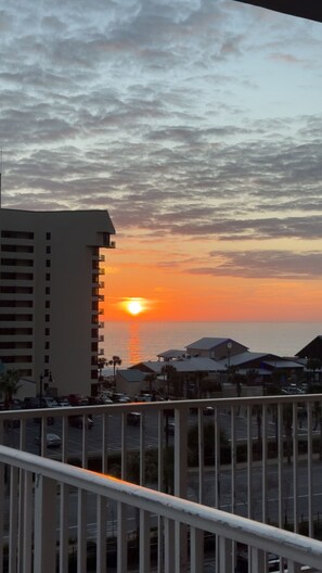 Property grounds - Spacious 3-bedroom condo with AC in serene Panama City Beach (Panama City Beach)