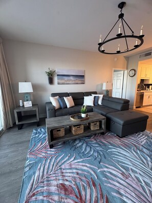Smart TV - Spacious 3-bedroom condo with AC in serene Panama City Beach (Panama City Beach)