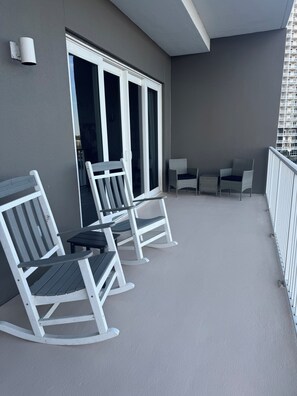 Terrace/patio - Spacious 3-bedroom condo with AC in serene Panama City Beach (Panama City Beach)