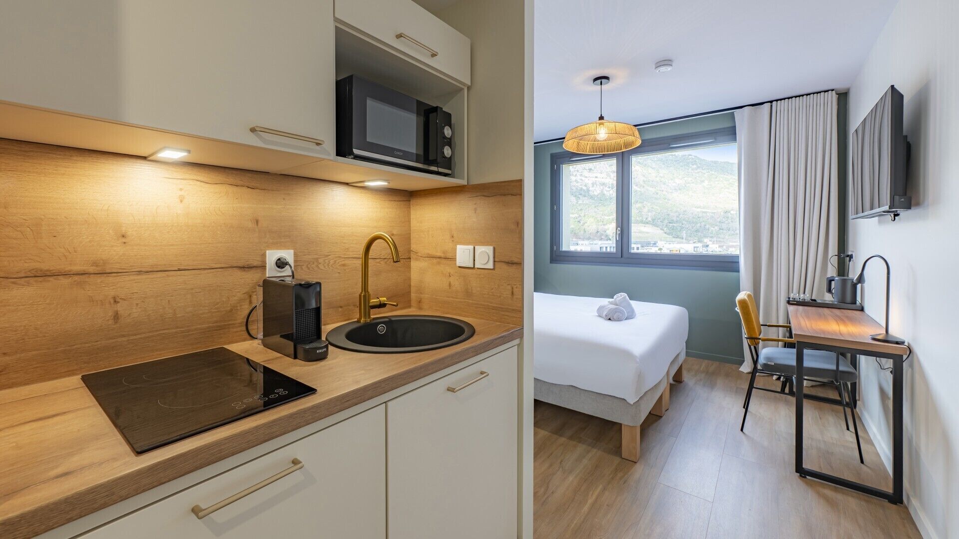 Standard Room, 1 Queen Bed | Free WiFi