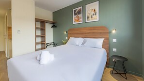 Espacio para trabajar con laptop, insonorización y wifi gratis 