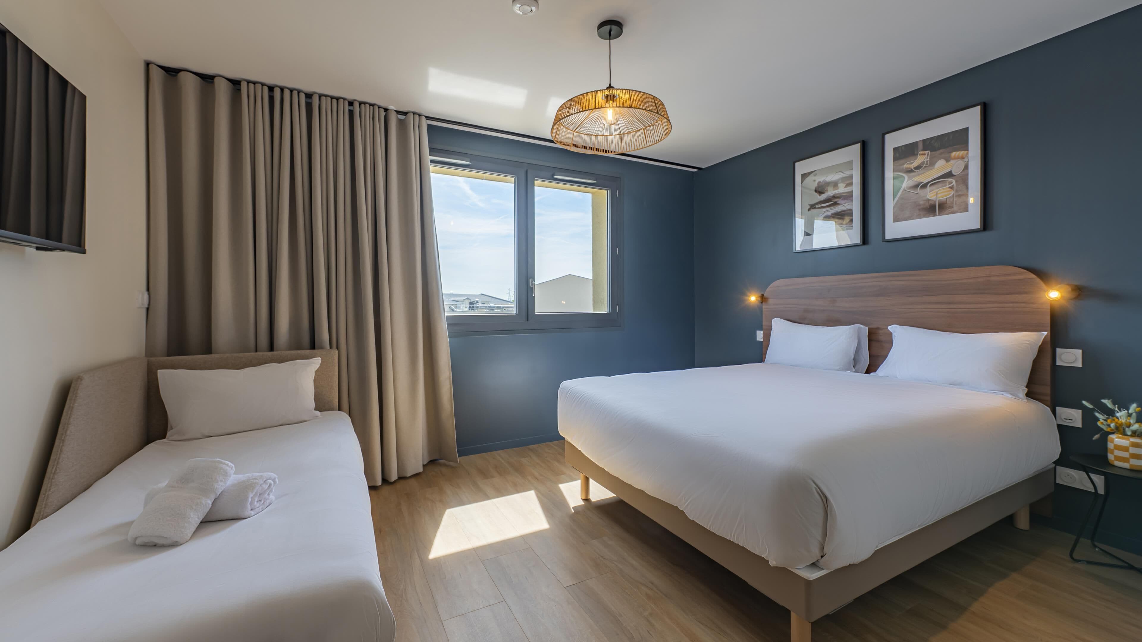 Chambre Supérieure, plusieurs lits | Espace de travail pour ordinateur portable, chambres insonorisées