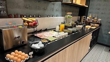 Daily continental breakfast (EUR 15 per person)