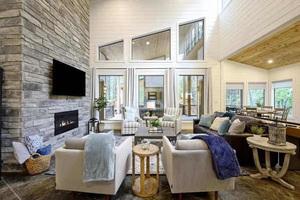 Smart TV, fireplace - Welcome to Heaven’s Door a spacious, family-friendly retreat designed for comfort, connection, and fun. Enjoy soaring white pine ceilings, cozy living spaces, game-filled rooms, and a backyard built for memories with a hot tub and fire pit swings. (Broken Bow)