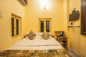 Standard Double Room | Desk, free WiFi, bed sheets - HOTEL HIMMAT NIWAS (Jaisalmer)