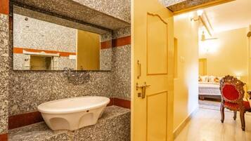 Luxury Double Room, 1 King Bed, Non Smoking | Bathroom