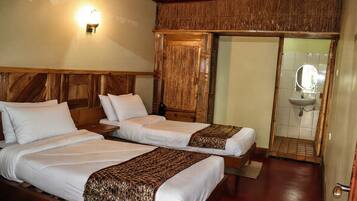 Kahden hengen huone (yksi tai kaksi sänkyä), parveke, näköala puutarhaan | Ilmainen Wi-Fi, vuodevaatteet, pääsy pyörätuolilla