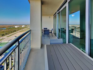 Outdoor dining - Palisades Palms TW1012 - Sea Escape | Water Views (Galveston)
