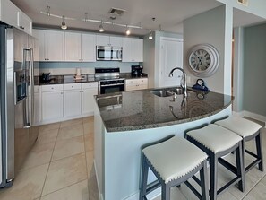 Fridge, microwave, oven, stovetop - Palisades Palms TW1012 - Sea Escape | Water Views (Galveston)