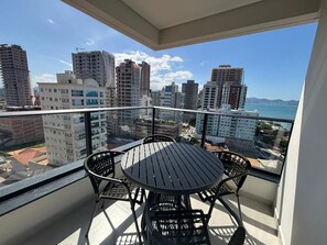 Apartamento básico | Opções para refeição ao ar livre