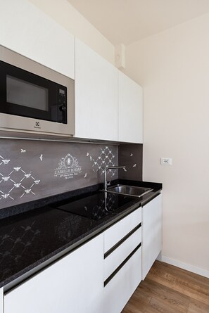 Fridge, microwave, coffee/tea maker, electric kettle