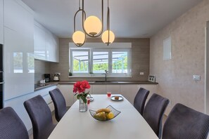 Dining - Villa Va.Lunga with pool and wirpool and barbecue (Pula)