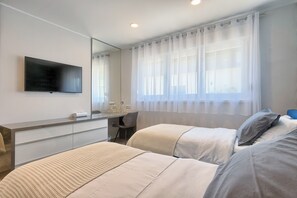WiFi, bed sheets, wheelchair access - Villa Va.Lunga with pool and wirpool and barbecue (Pula)
