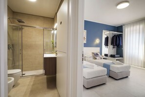 Dusche, Haartrockner, Bidet, Handtücher