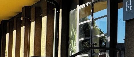 تفاصيل الفندق من الخارج