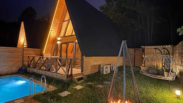 6 piscines extérieures, parasols de plage, chaises longues