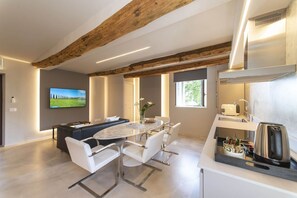 Réfrigérateur, micro-ondes, lave-vaisselle