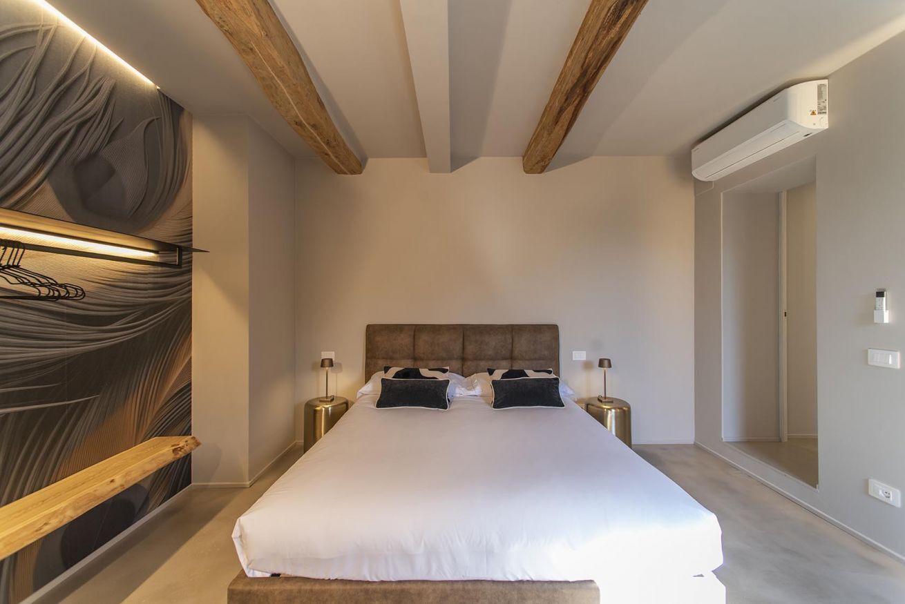 2 bedrooms, internet, bed sheets
