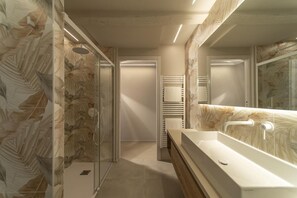 Shower, hair dryer, bidet, towels - Palazzo del Papa country Suites De luxe (Toscana)