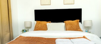 Luxury 4-Bedroom Family Home in Nuneaton Sleeps 10, Spacious, Safe & Comfortable