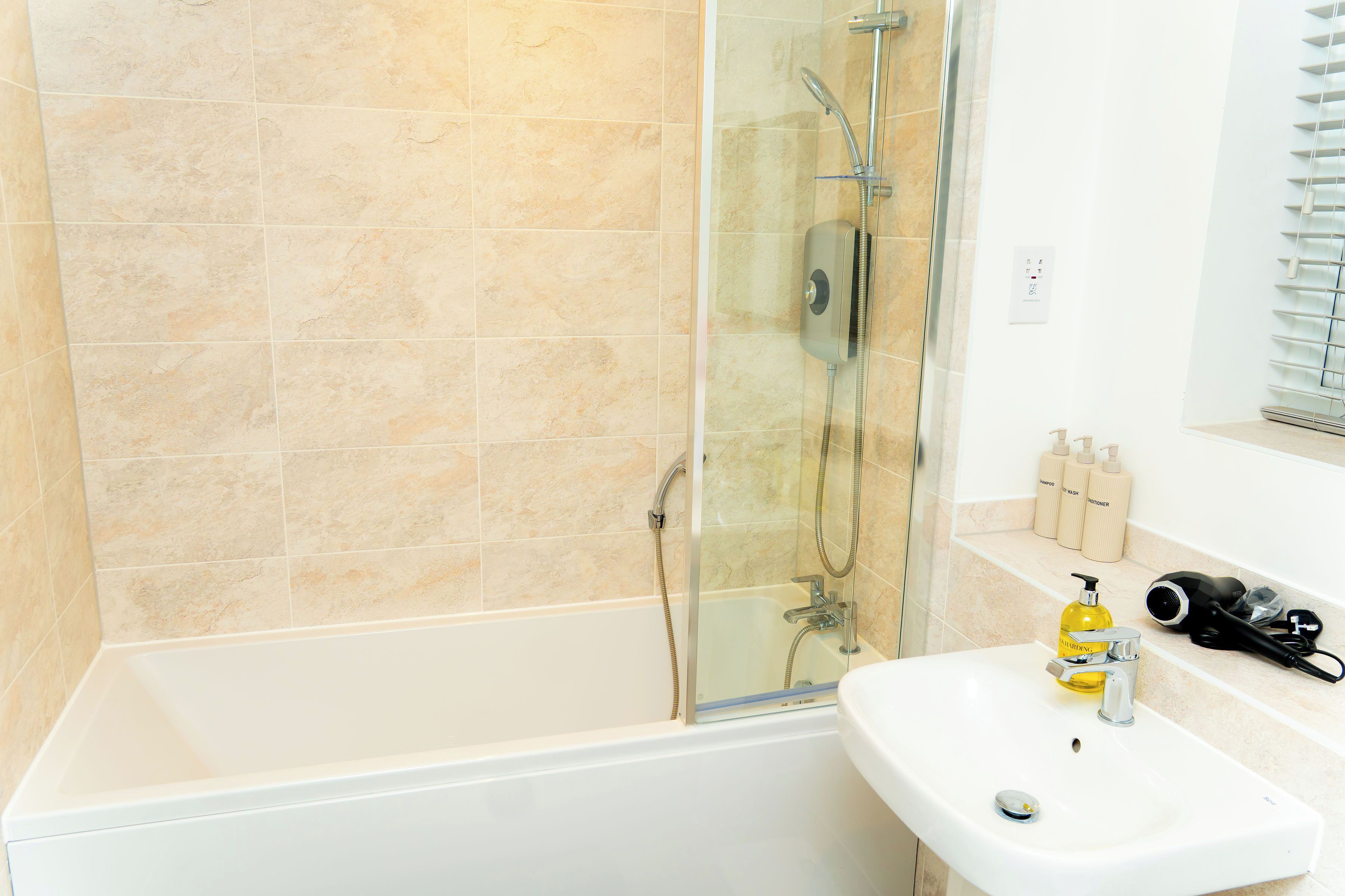 Shower, jetted bath, hair dryer, bidet