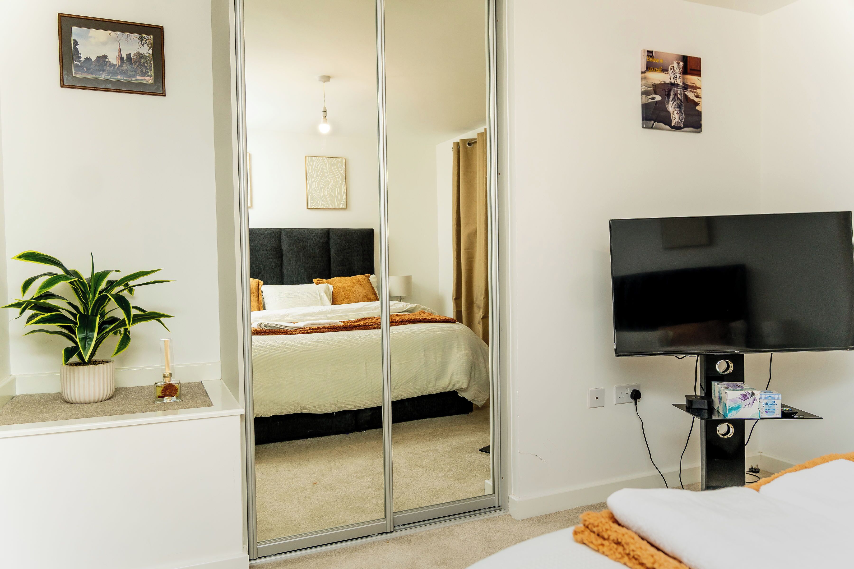 4 bedrooms, iron/ironing board, WiFi, bed sheets