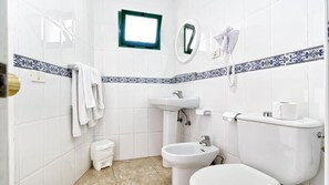 Bathroom - Hotel Las Faluas by Youroom (San Bartolome de Tirajana)