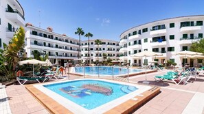 2 outdoor pools