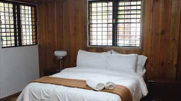 3 bedrooms, desk, iron/ironing board, free WiFi