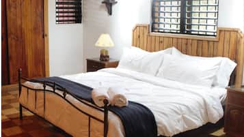 3 Schlafzimmer, Schreibtisch, Bügeleisen/Bügelbrett, kostenloses WLAN