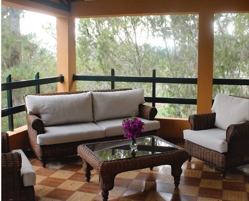 Adorable 3-bedroom cabin in tranquil Constanza getaway