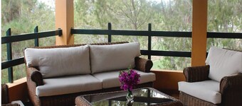 Adorable 3-bedroom cabin in tranquil Constanza getaway