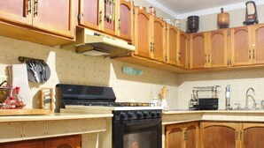 Macchina per tè/caffè, frigorifero, forno, piano cottura