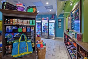 Gift shop - Cozy 1-bedroom apartment in beautiful Myrtle Beach with AC (Myrtle Beach)