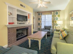 Living area - Cozy 1-bedroom apartment in beautiful Myrtle Beach with AC (Myrtle Beach)