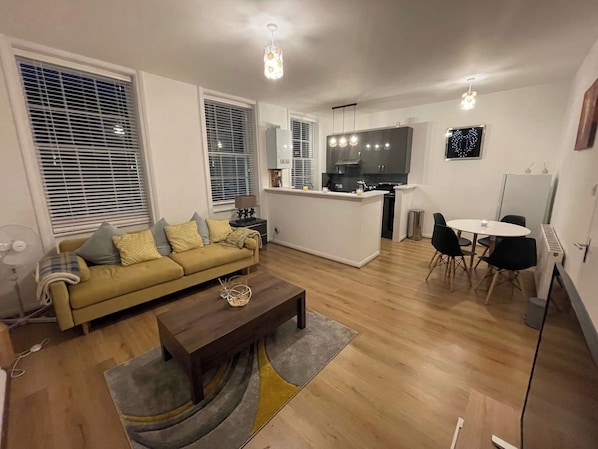 Living room - Cozy 1-bedroom Apartment Near Margate Seafront (Margate)