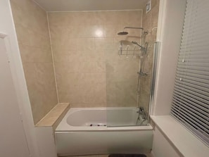 Apartment, 1 Bedroom, City View | Bathroom - Cozy 1-bedroom Apartment Near Margate Seafront (Margate)