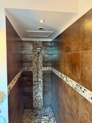Shower, hair dryer, bidet, towels - Mas de la Meï (Cavaillon)