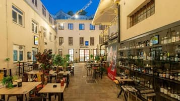 Camera Comfort con letto matrimoniale o 2 letti singoli | Ristorazione all'aperto