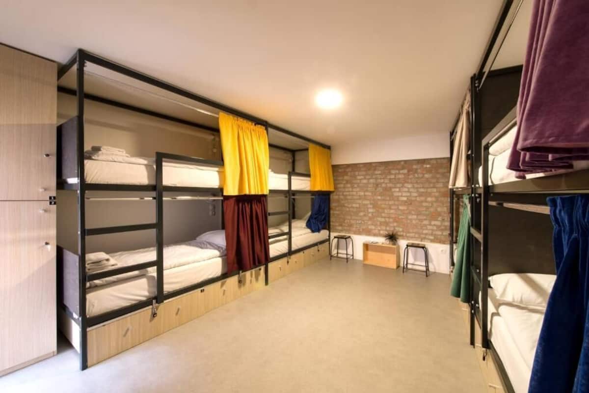 In-room safe, soundproofing, WiFi (free)
