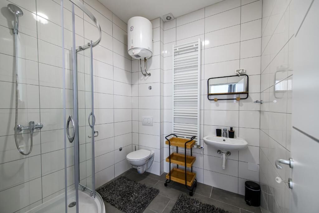 Superior Double Room | Bathroom | Shower, hair dryer, towels, soap