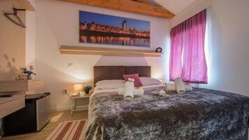 Comfort Double or Twin Room | In-room safe, soundproofing, free WiFi